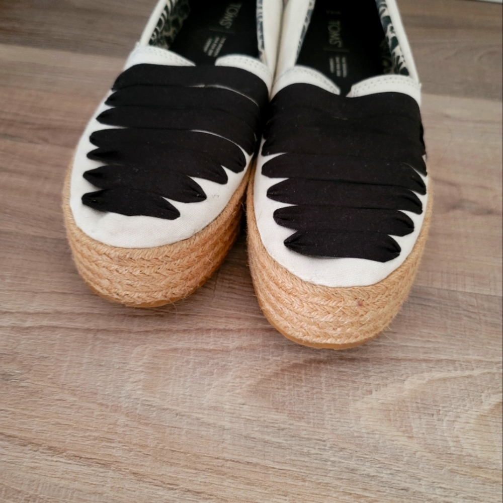 Toms Shoes
